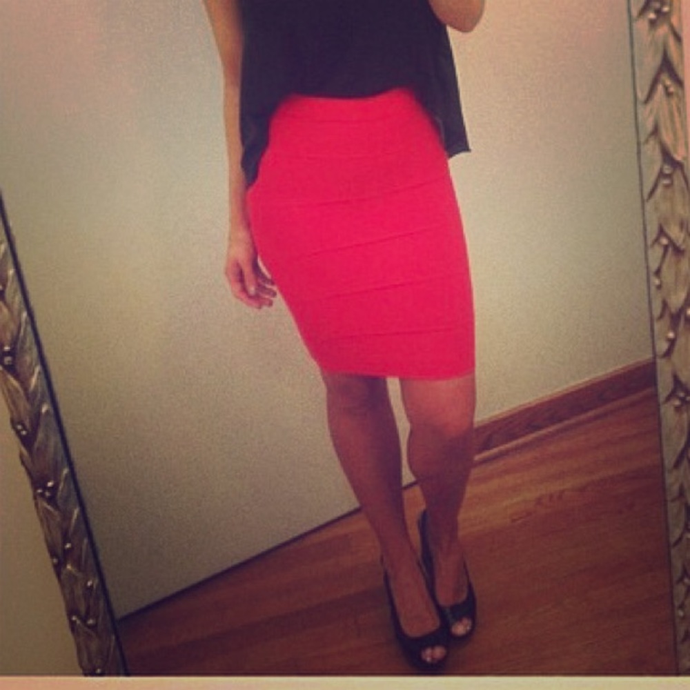 BCBG red powerskirt